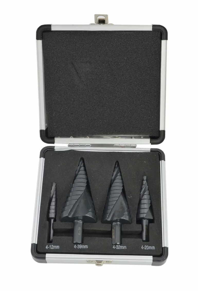 AW WIERTŁO STOPNIOWE SPIRALNE KPL. 4szt./ 4-12 4-20 4-32 4-39mm/ AICrN/ CZARNE/ ETUI PLASTIK