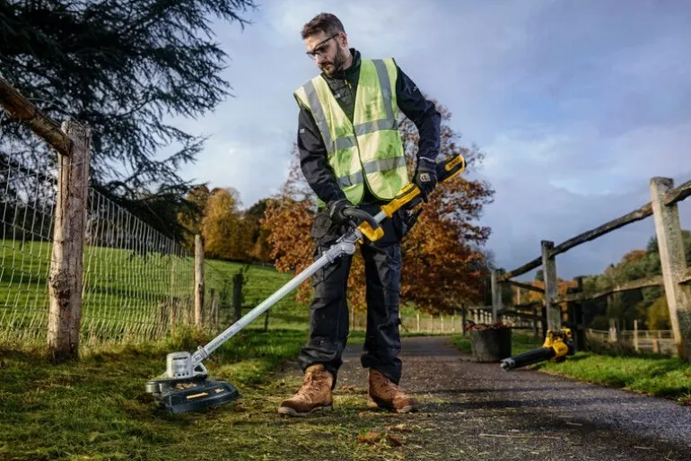 DEWALT PODKASZARKA 18V BEZSZCZOTKOWA BEZ AKUMULATORÓW I ŁADOWARKI DCMST561N