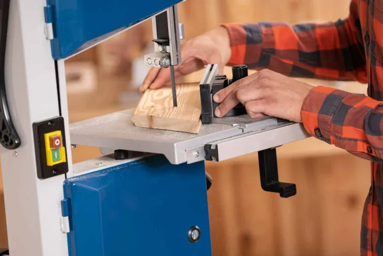 Piła taśmowa Scheppach HBS261