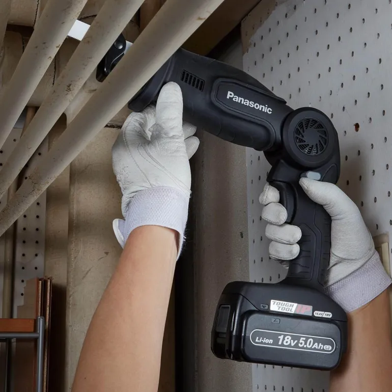 Przegubowa piła szablasta lisica 18V Panasonic EY47A1X32