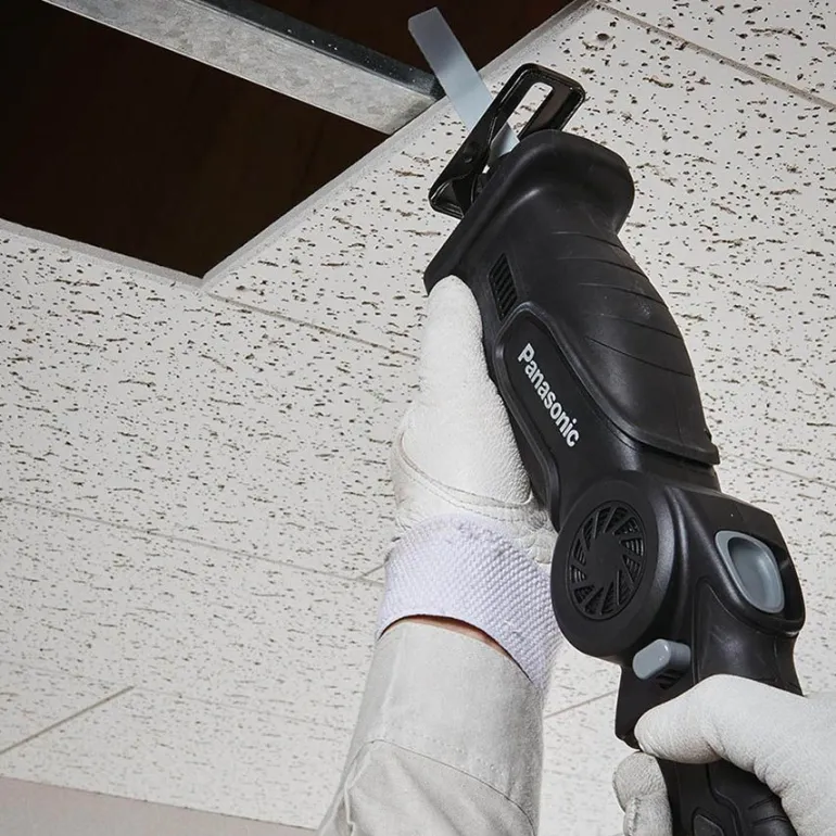 Przegubowa piła szablasta lisica 18V Panasonic EY47A1X32