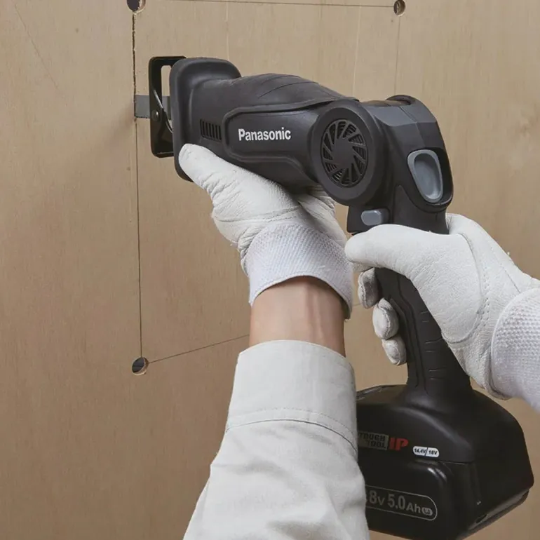 Przegubowa piła szablasta lisica 18V Panasonic EY47A1X32